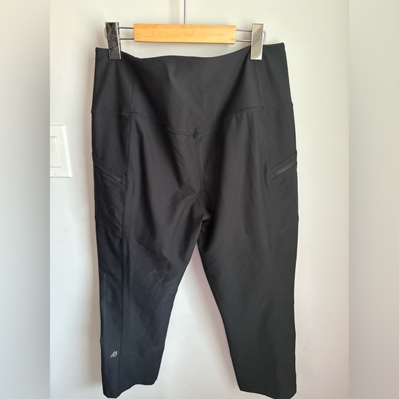 Eddie Bauer Women's Black Capri Leggings - Picture 3 of 4